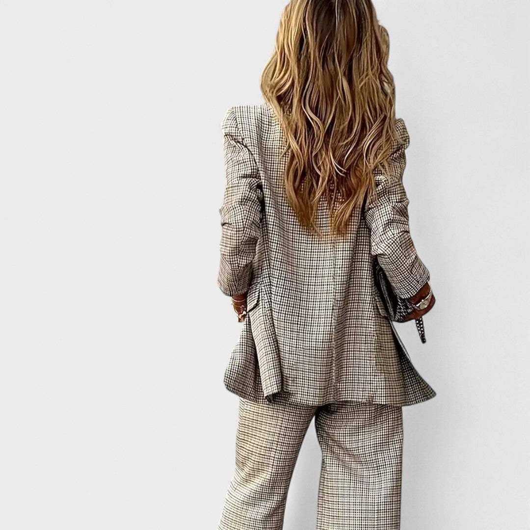 Carlota Traje Elegante