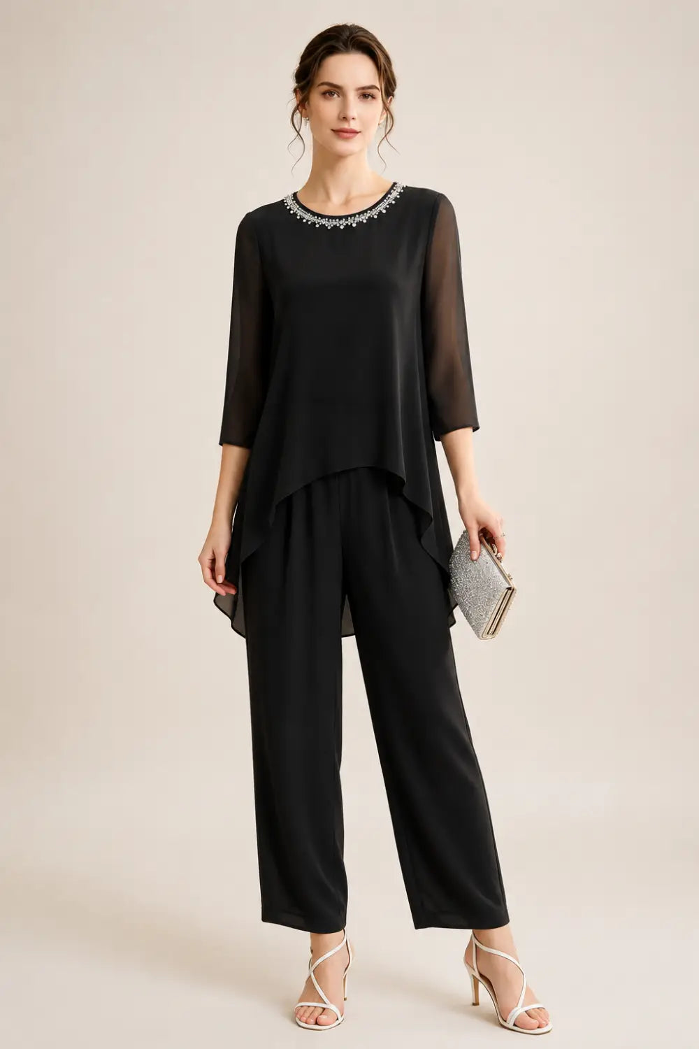 Conjunto de Pantalón con Capelina de Gasa y Pedrería