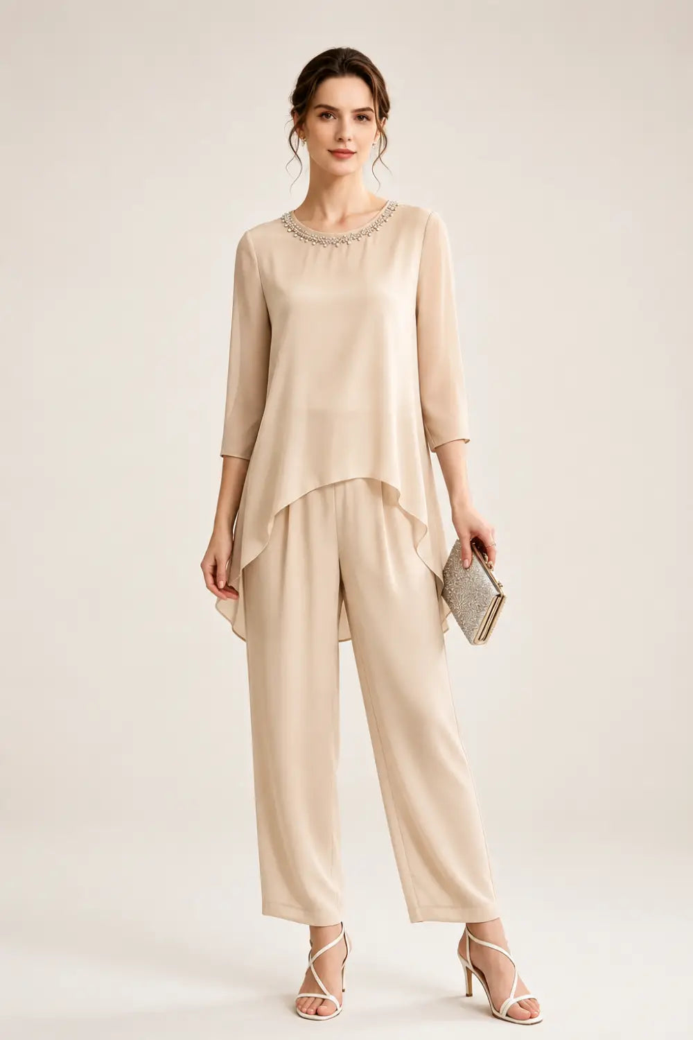 Conjunto de Pantalón con Capelina de Gasa y Pedrería