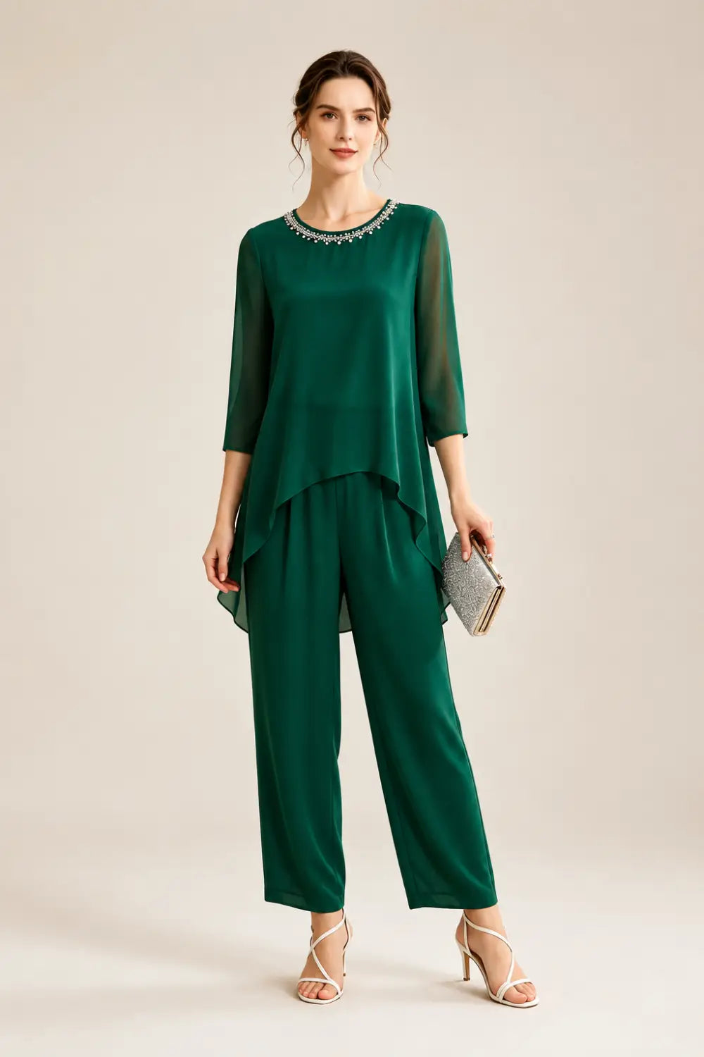 Conjunto de Pantalón con Capelina de Gasa y Pedrería