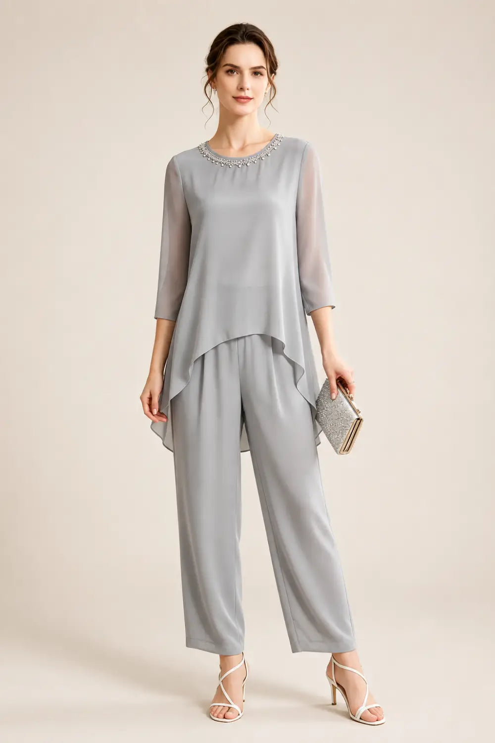 Conjunto de Pantalón con Capelina de Gasa y Pedrería