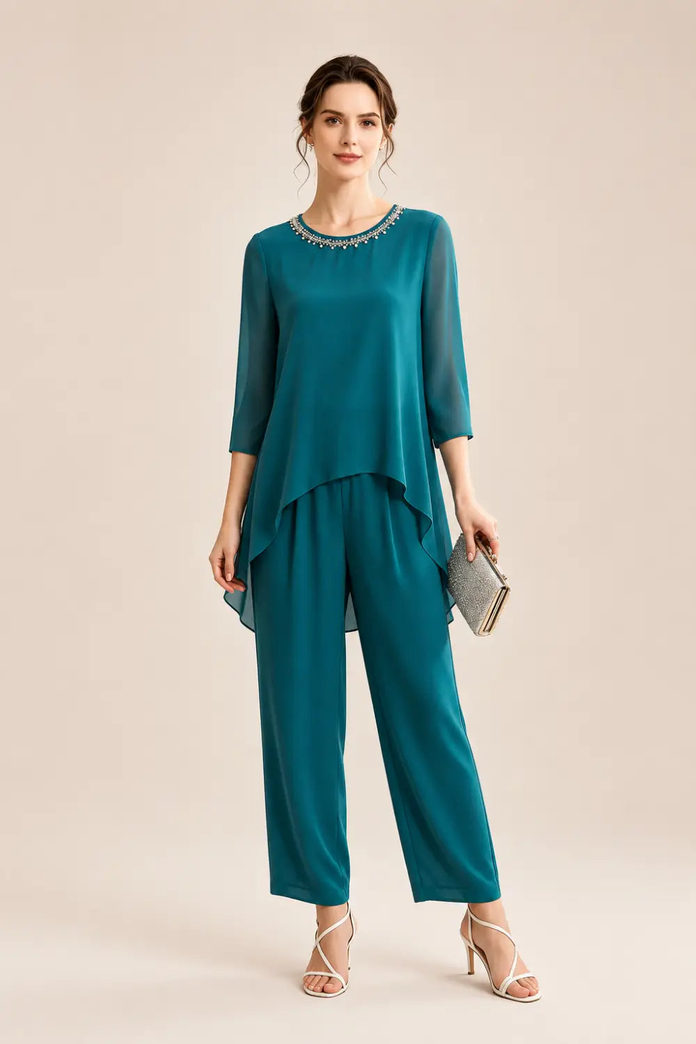 Conjunto de Pantalón con Capelina de Gasa y Pedrería