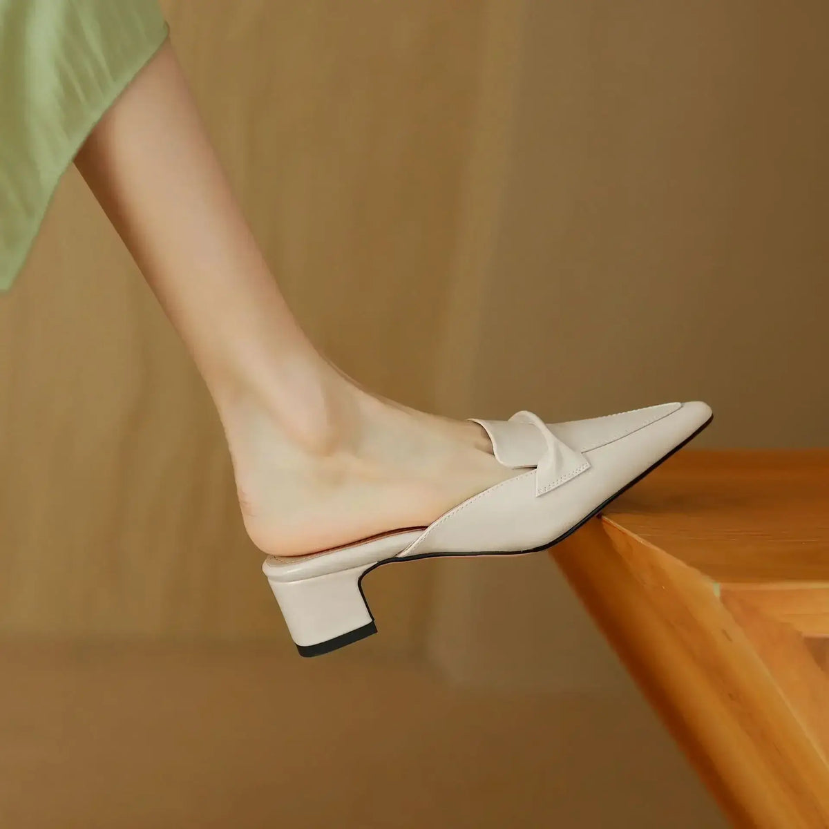 Alaya Mules de Piel Auténtica