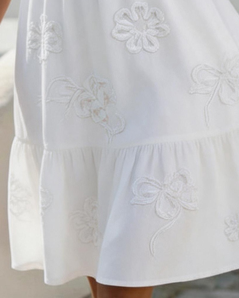 Blossom | Vestido con Volantes, Bordado y Escote en V