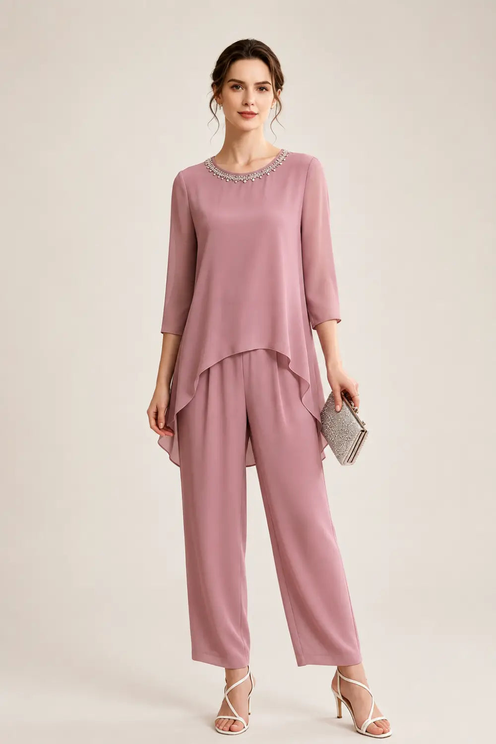 Conjunto de Pantalón con Capelina de Gasa y Pedrería