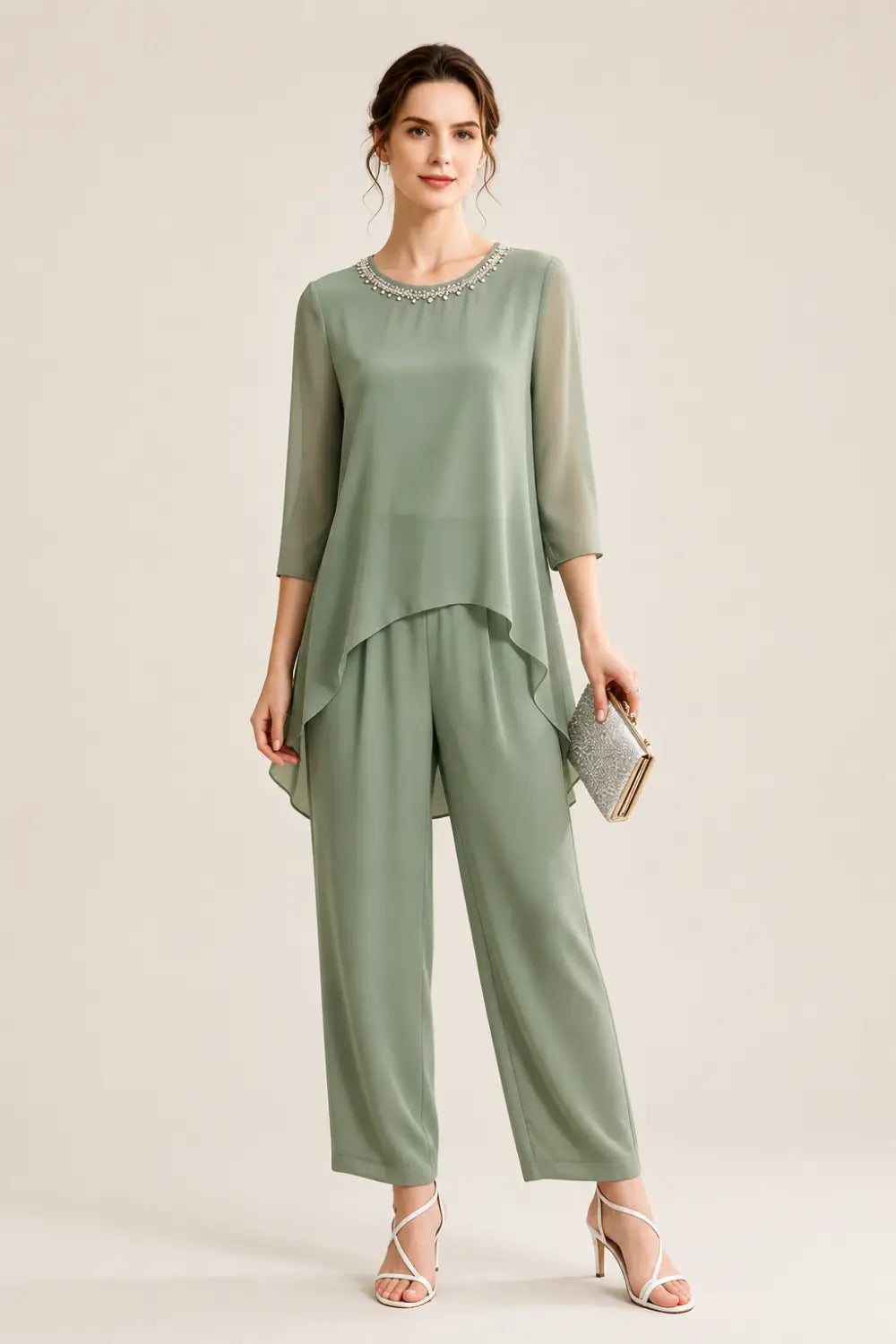 Conjunto de Pantalón con Capelina de Gasa y Pedrería